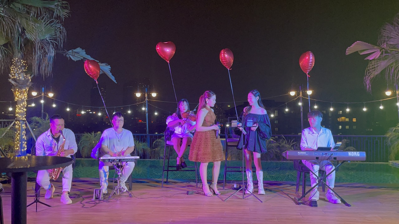 Live Music - Rooftop Bar - FTE Ba Dinh Hotel